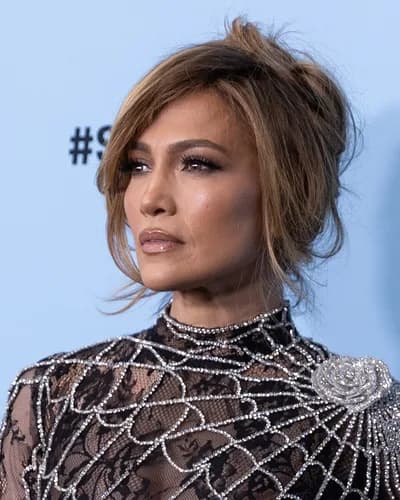 Jennifer Lopez, a Soft Autumn celebrity example